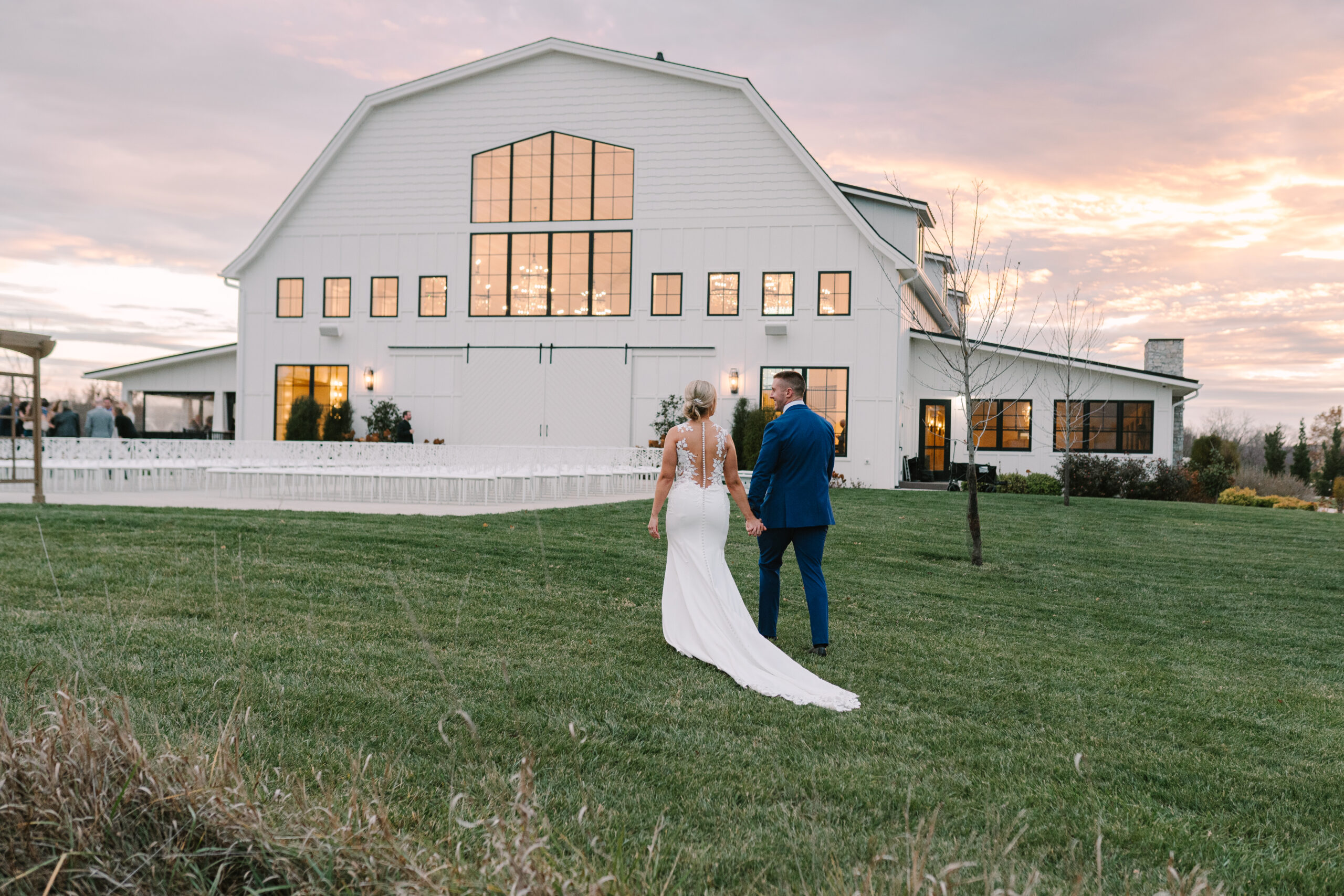 Wedding Couple in front of a Kansas City Barn Wedding Venue